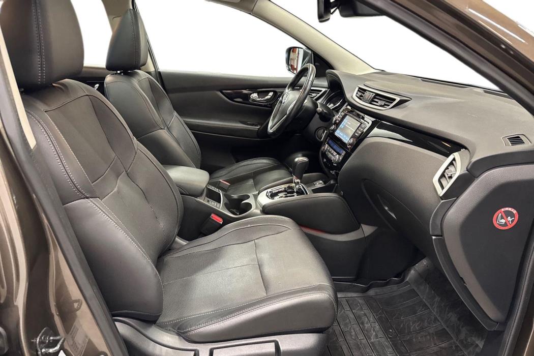 NISSAN Qashqai 2015