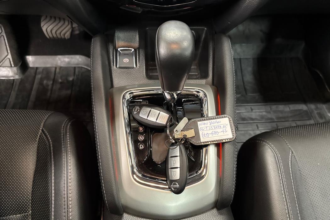 NISSAN Qashqai 2015