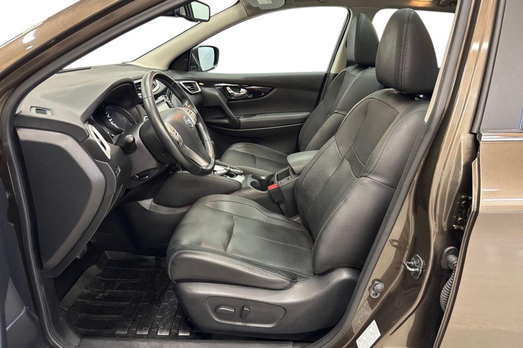 NISSAN Qashqai 2015