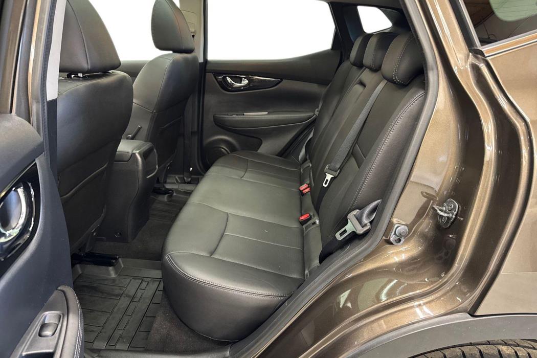 NISSAN Qashqai 2015
