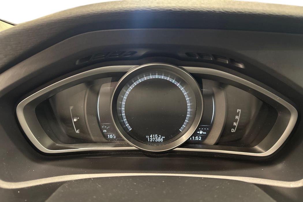 VOLVO V40 2019