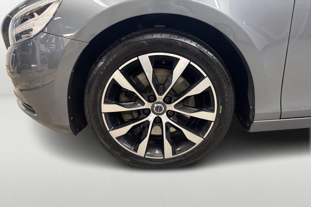 VOLVO V40 2019