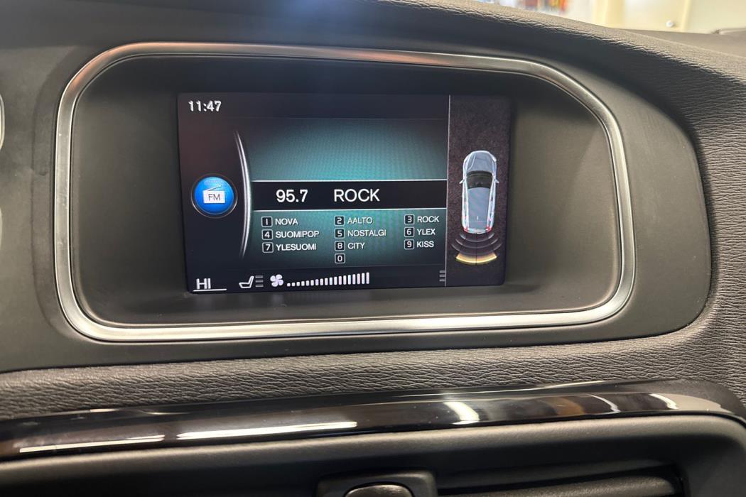 VOLVO V40 2019