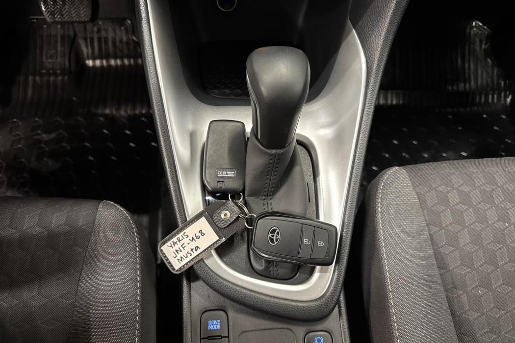 TOYOTA YARIS 2024