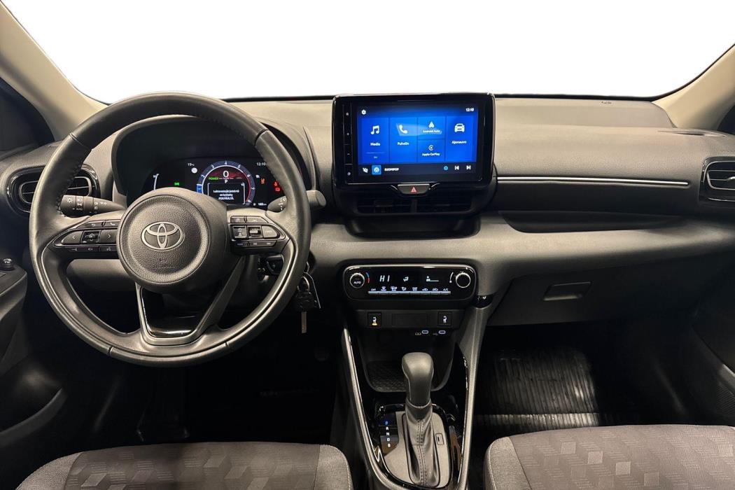 TOYOTA YARIS 2025
