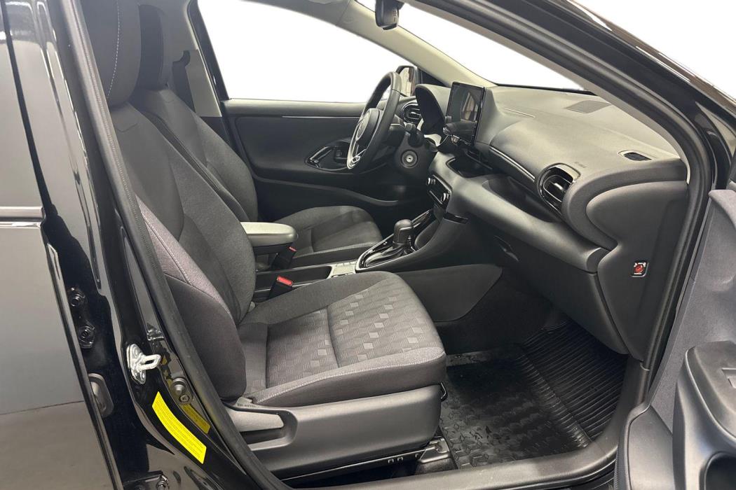 TOYOTA YARIS 2025