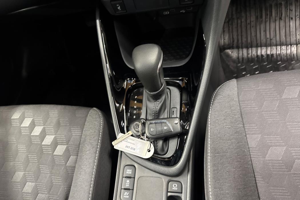 TOYOTA YARIS 2025