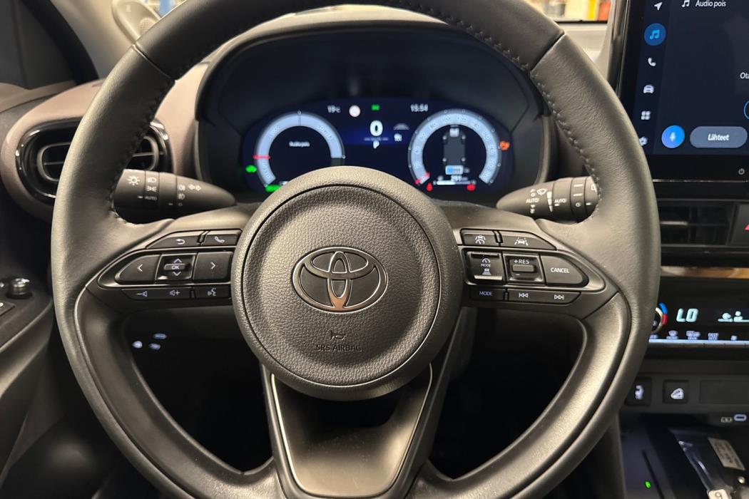 TOYOTA Yaris Cross 2025