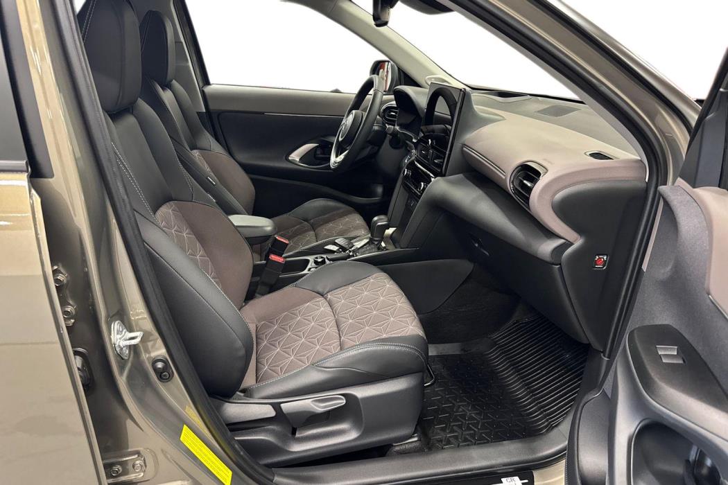 TOYOTA Yaris Cross 2025