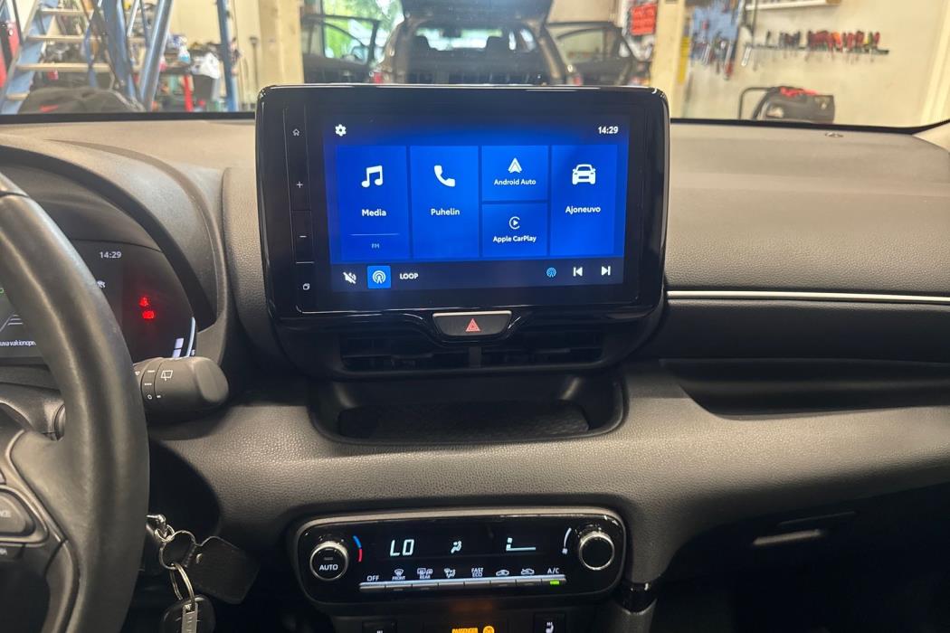 TOYOTA YARIS 2024