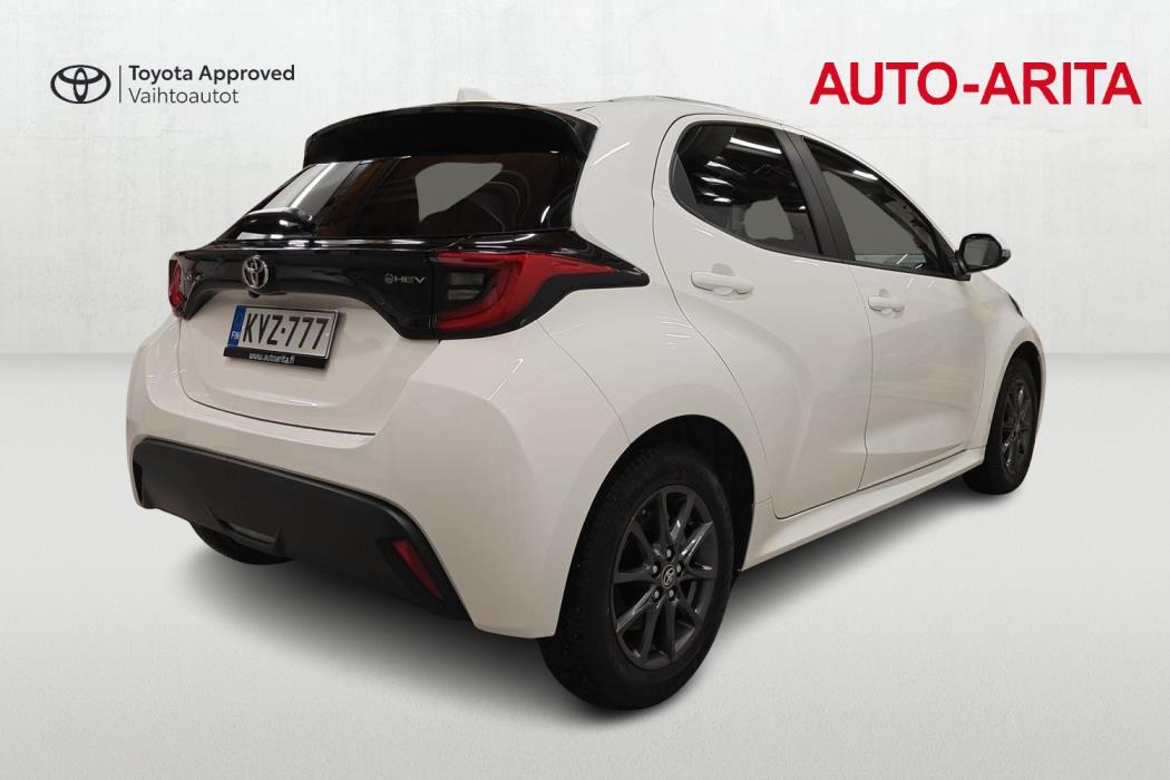 TOYOTA YARIS 2024