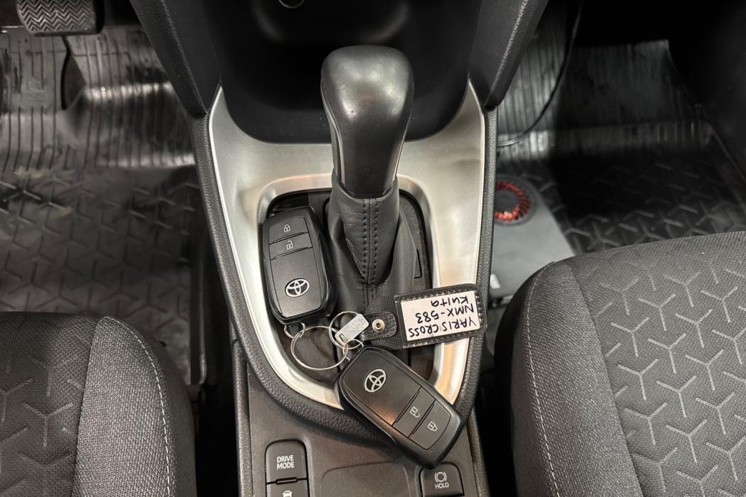 TOYOTA Yaris Cross 2023