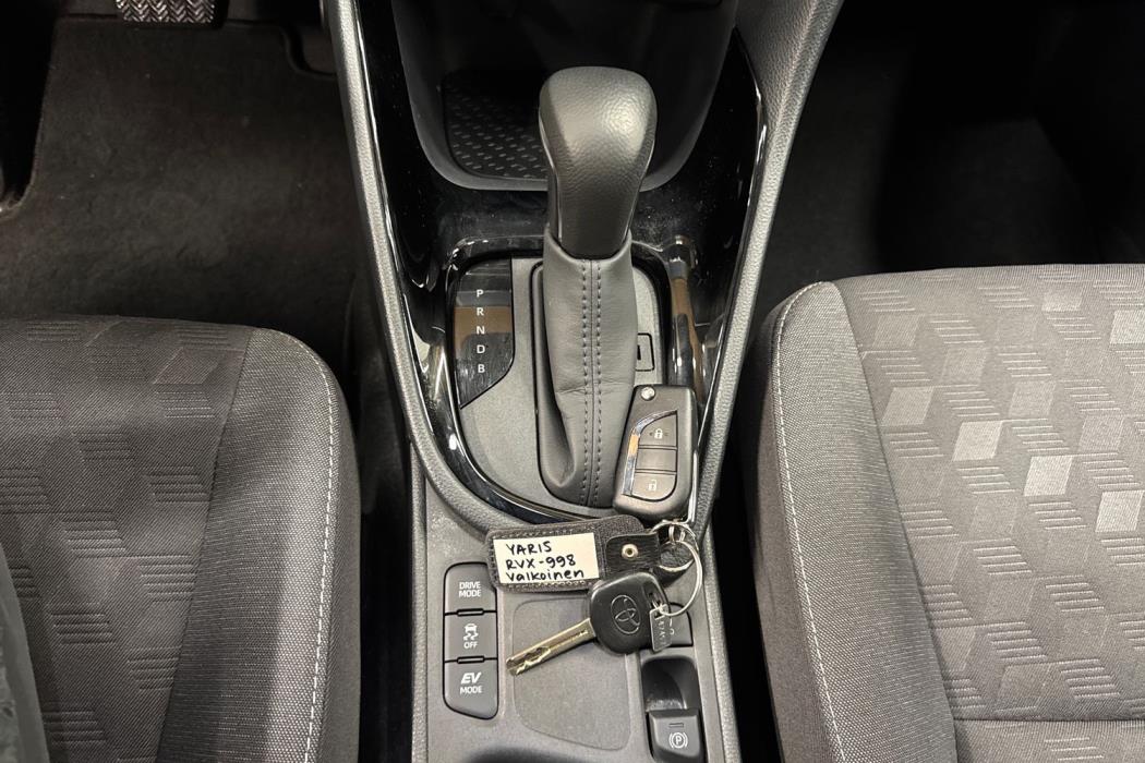 TOYOTA YARIS 2024