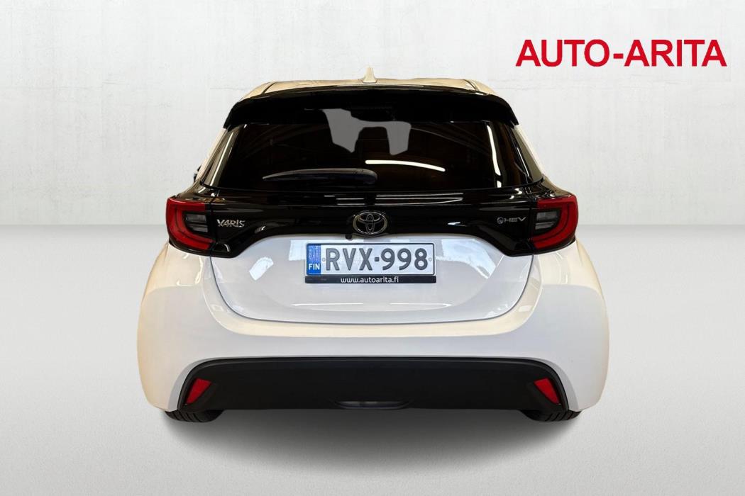 TOYOTA YARIS 2024