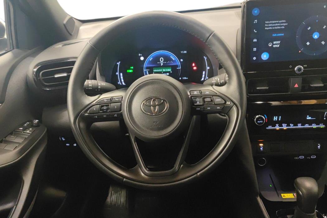 TOYOTA Yaris Cross 2024