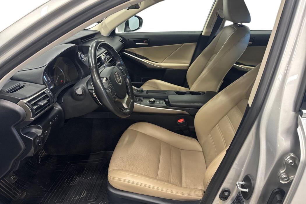 Lexus IS 2018