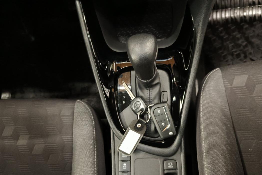 TOYOTA YARIS 2024