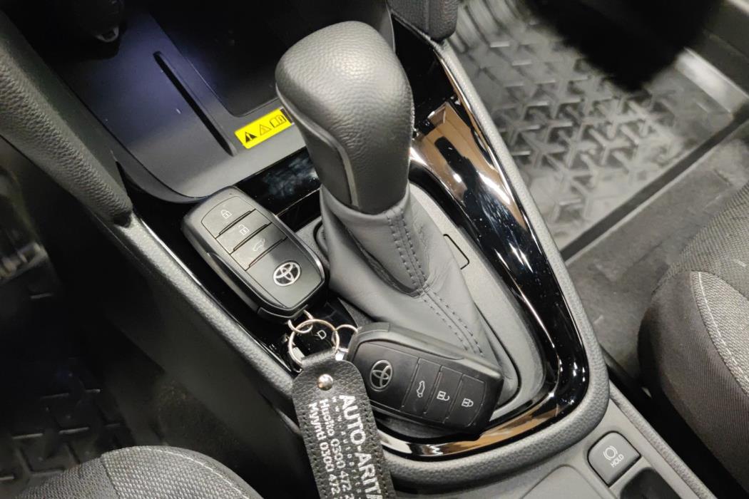 TOYOTA Yaris Cross 2024