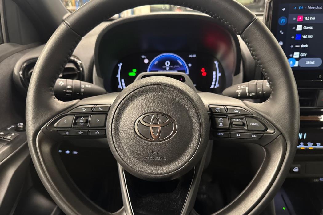 TOYOTA Yaris Cross 2026