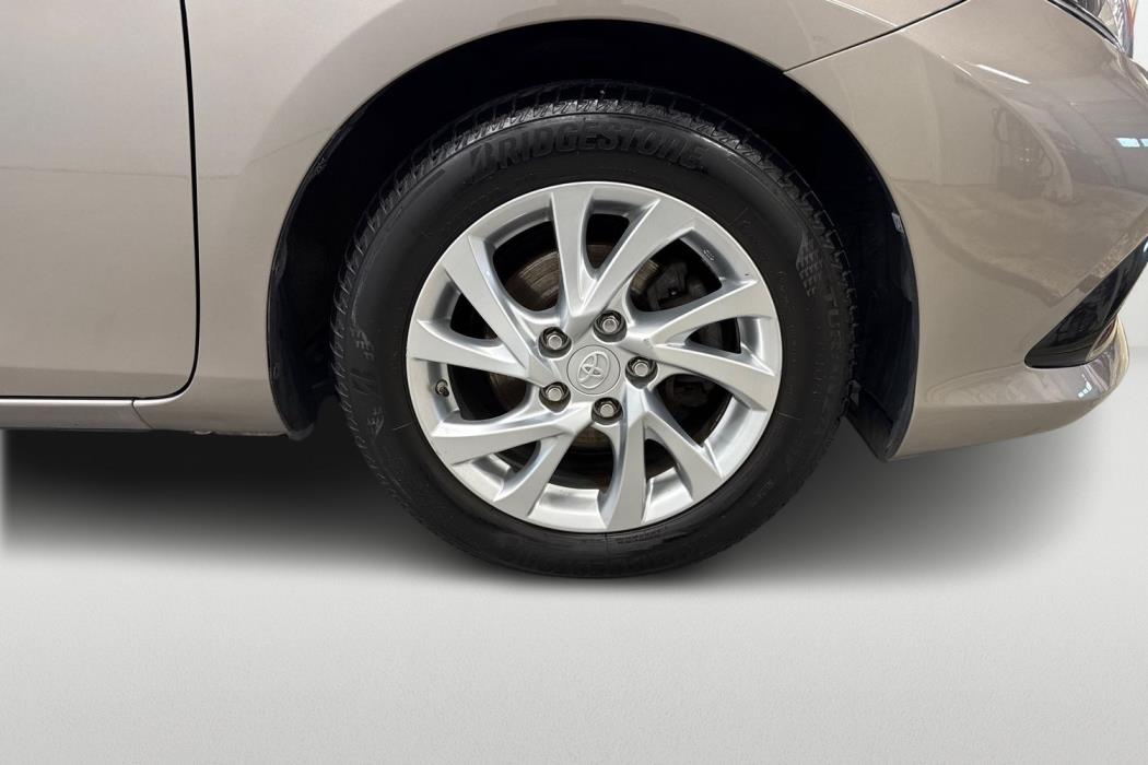 TOYOTA AURIS 2015