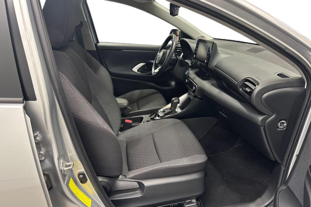 TOYOTA YARIS 2024