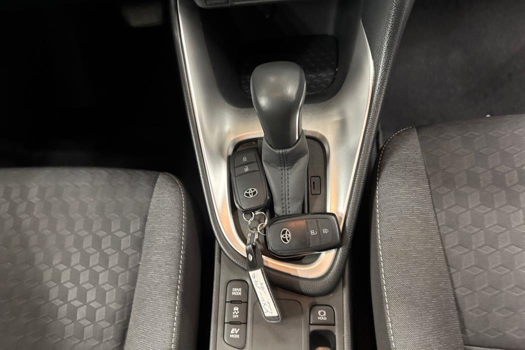 TOYOTA YARIS 2024