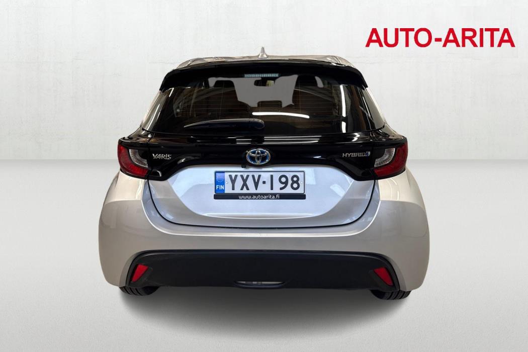 TOYOTA YARIS 2024