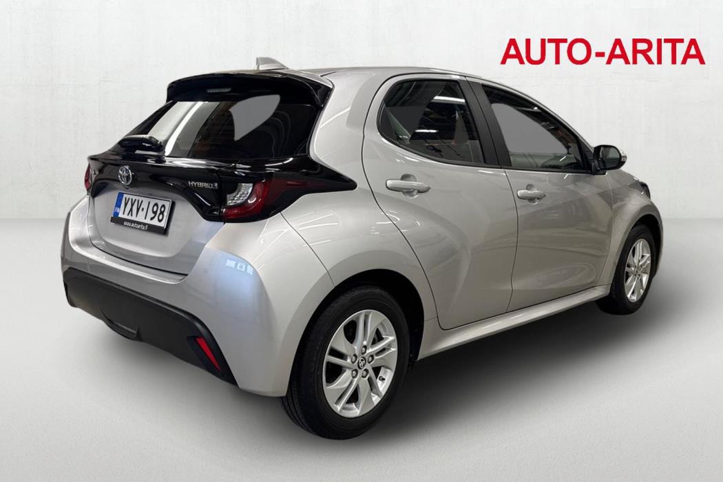 TOYOTA YARIS 2024