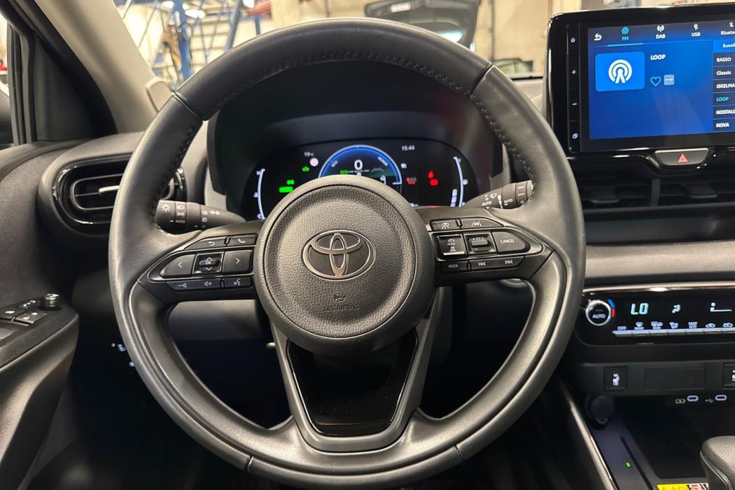 TOYOTA YARIS 2025