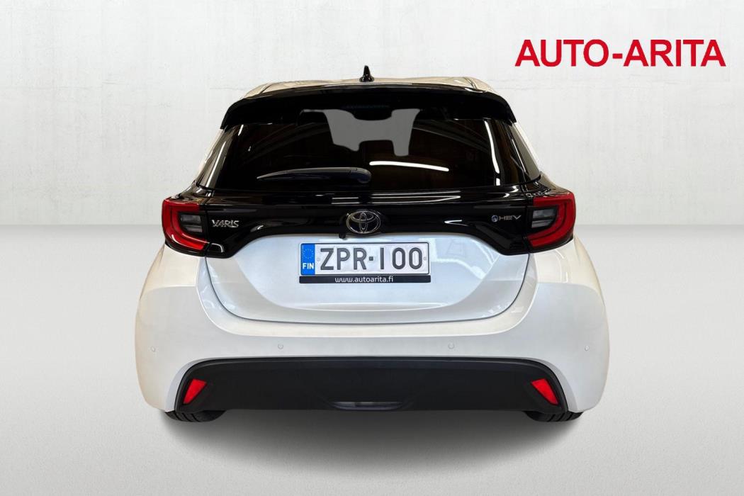TOYOTA YARIS 2025