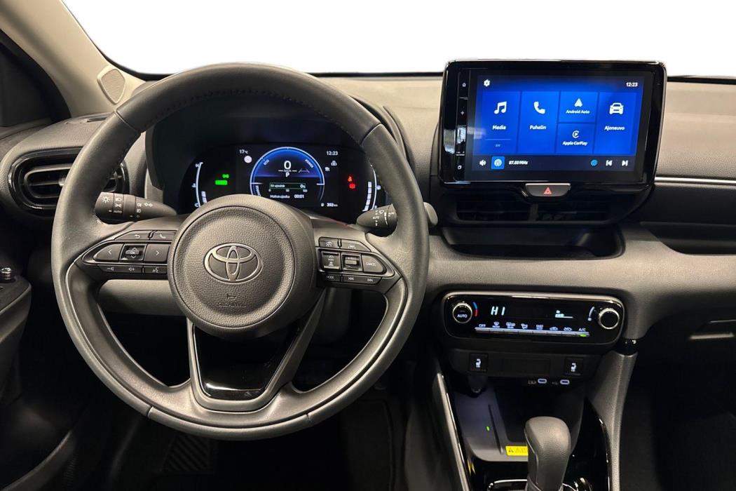 TOYOTA YARIS 2025