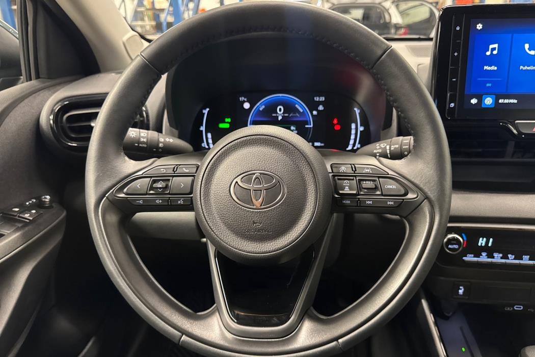 TOYOTA YARIS 2025
