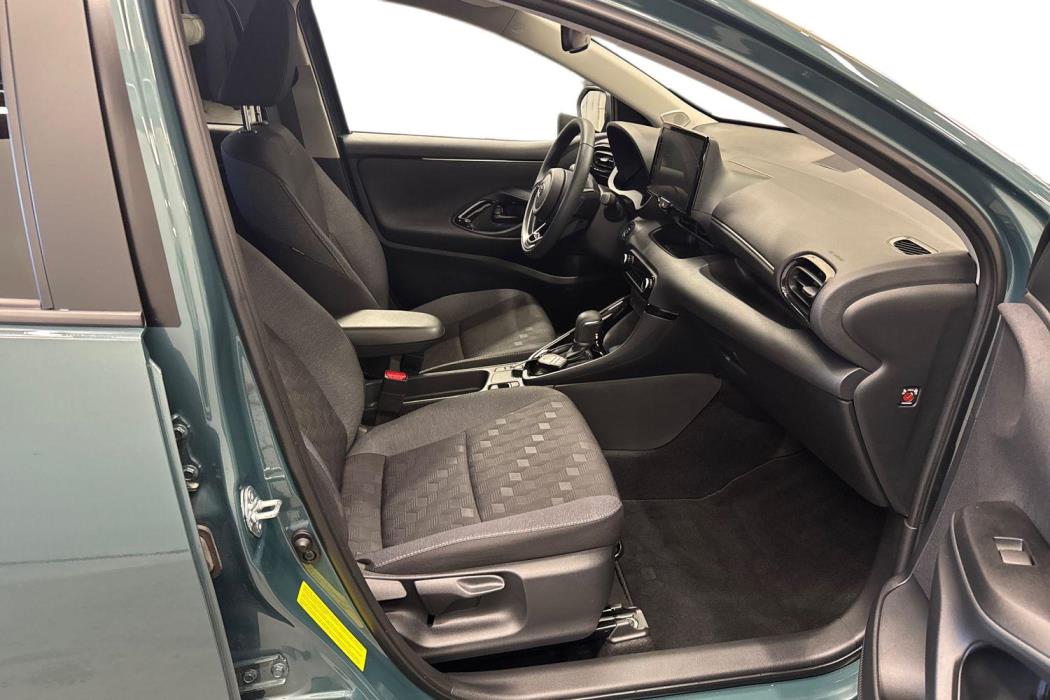TOYOTA YARIS 2025