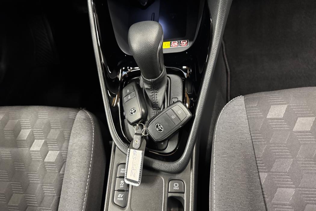 TOYOTA YARIS 2025