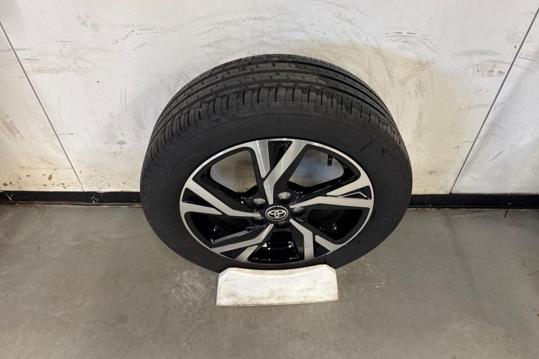 TOYOTA YARIS 2025