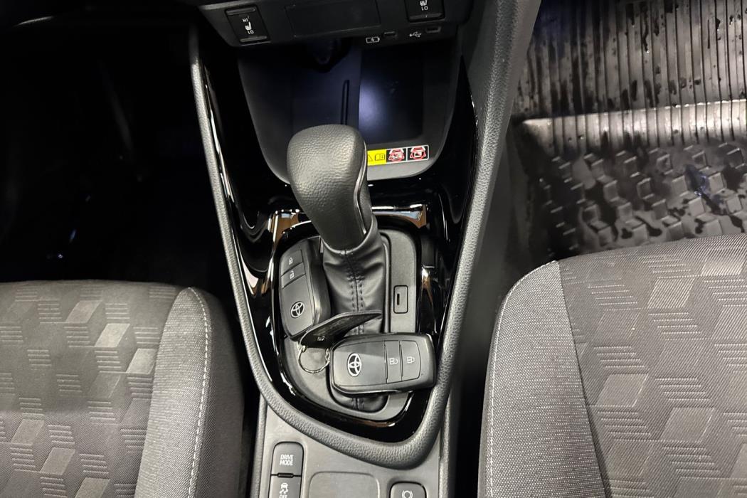 TOYOTA YARIS 2025