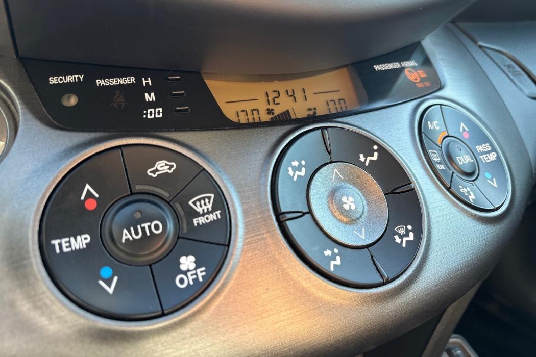 TOYOTA RAV4 2013