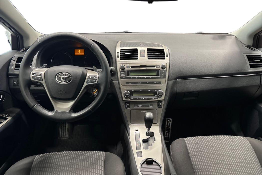 TOYOTA AVENSIS 2011