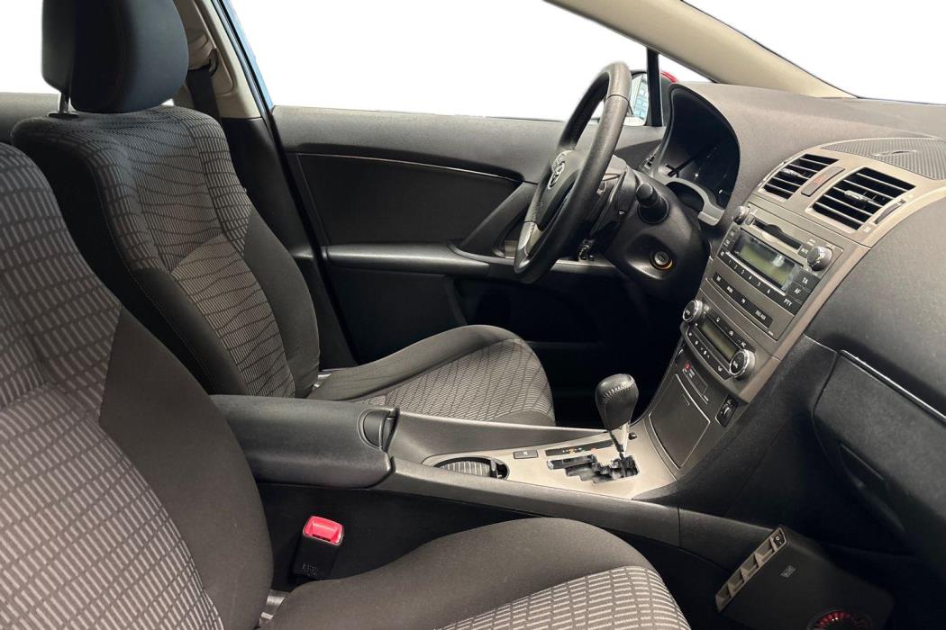 TOYOTA AVENSIS 2011