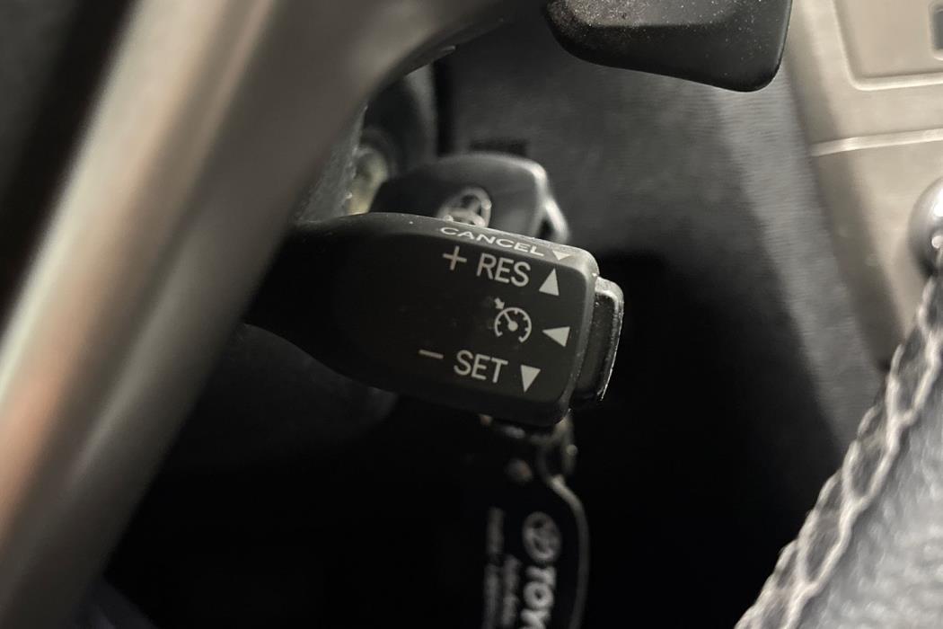 TOYOTA AVENSIS 2011