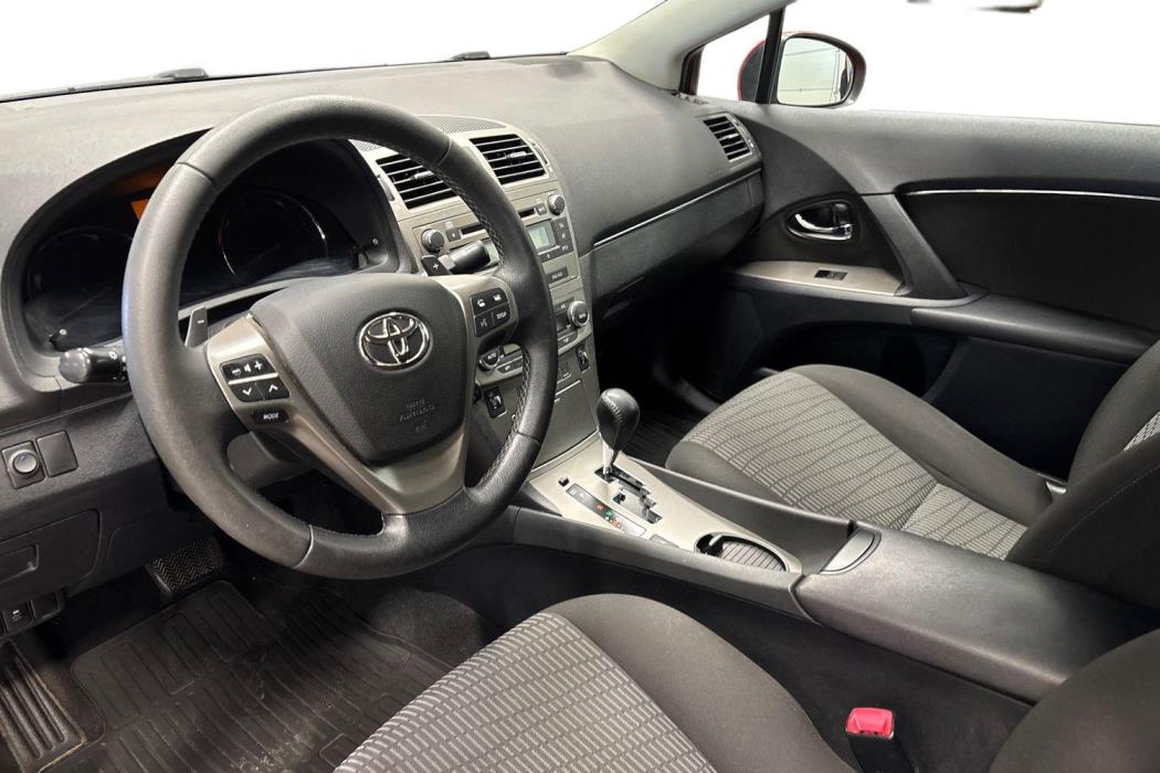TOYOTA AVENSIS 2011