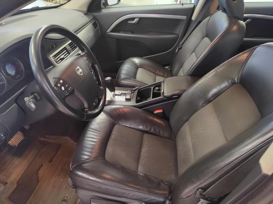 VOLVO V70 2009