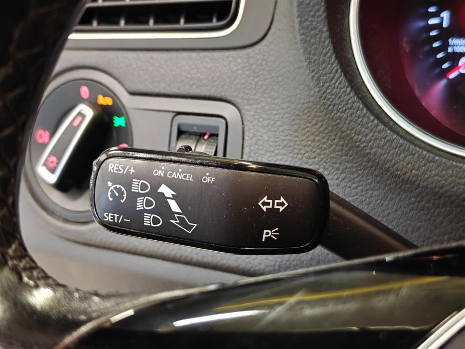 VOLKSWAGEN POLO 2014