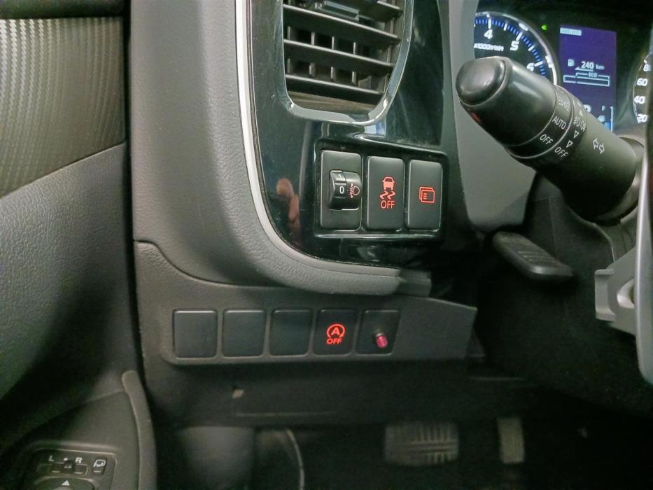 MITSUBISHI OUTLANDER 2015