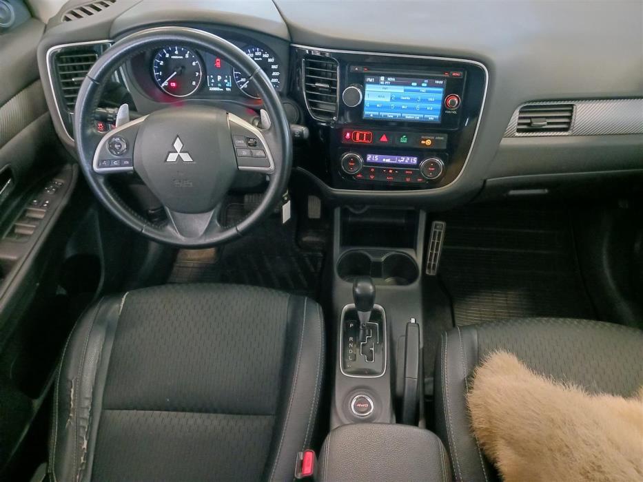 MITSUBISHI OUTLANDER 2015