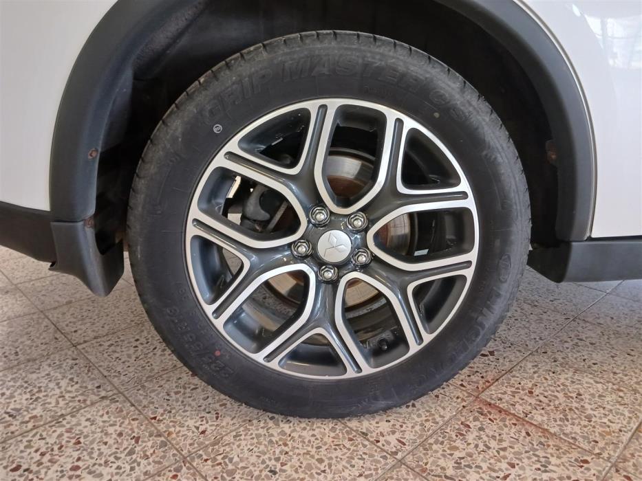MITSUBISHI OUTLANDER 2015