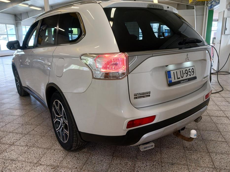 MITSUBISHI OUTLANDER 2015