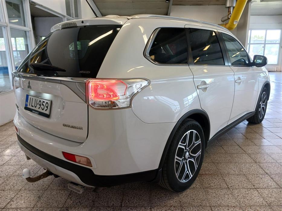 MITSUBISHI OUTLANDER 2015