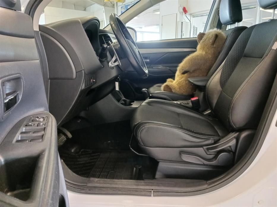 MITSUBISHI OUTLANDER 2015