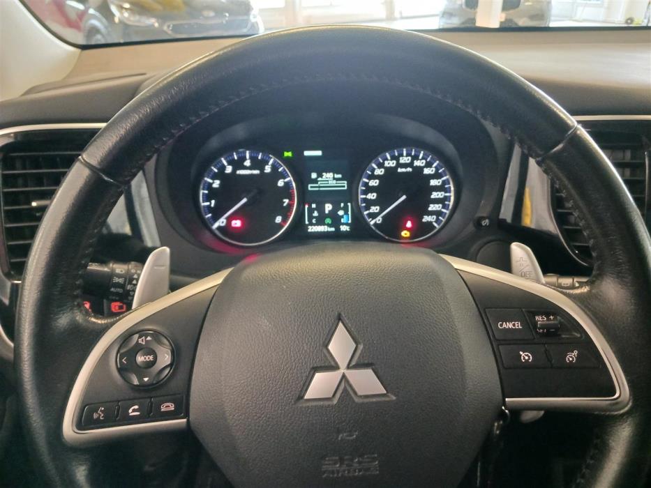 MITSUBISHI OUTLANDER 2015
